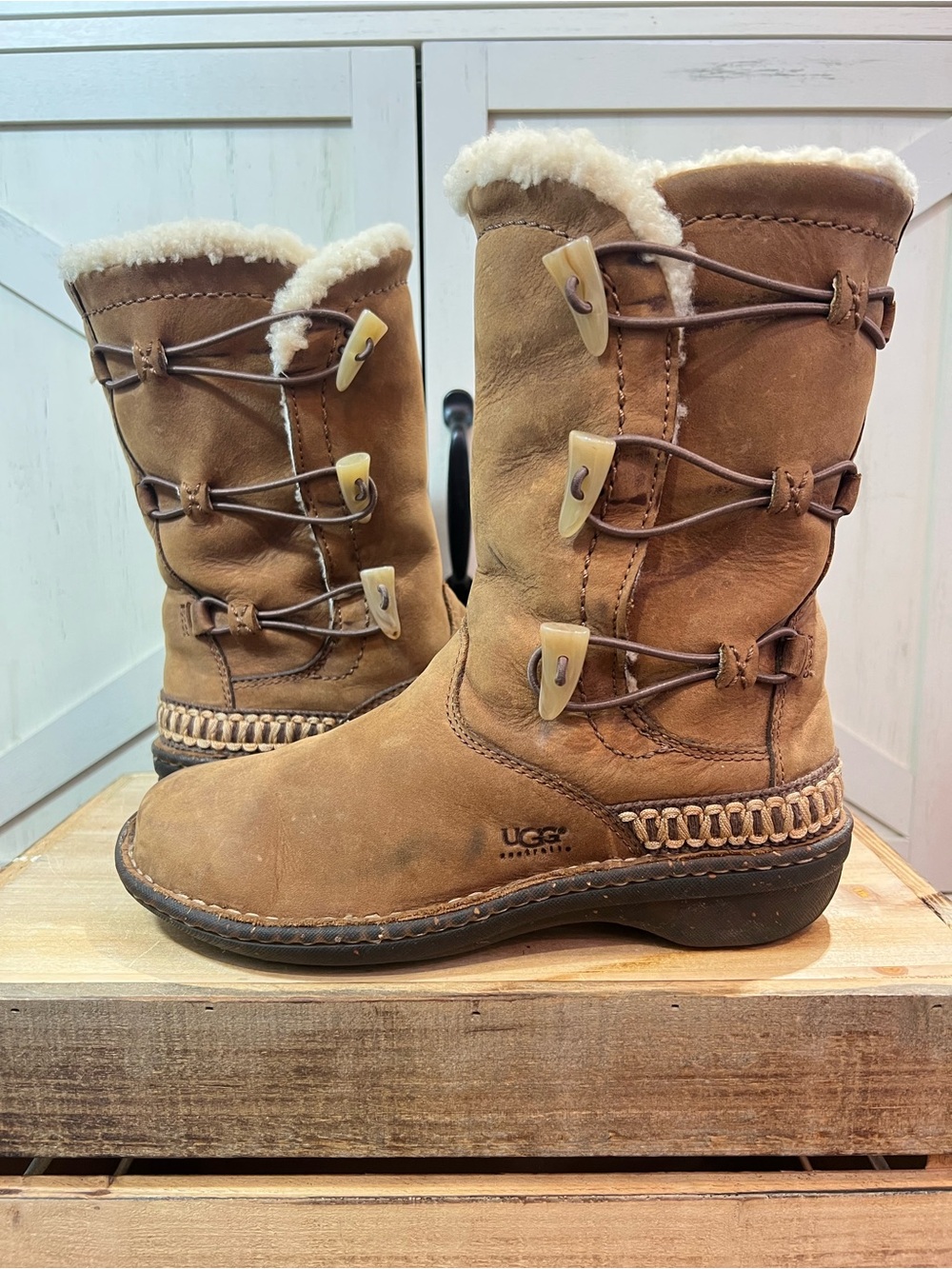 UGG Australia Kona Toggle 5156 Boots Brown Suede Size 7 Womens Leather Sheepskin